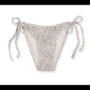 Juniors’ High Leg Scoop String Bikini Bottom - Xhilaration Creme Dot Print M